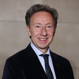 Dans une interview accordée à "Télé Magazine", Cyril Féraud se disait pleinement satisfait de ce tournant et confiait avoir prodigué quelques conseils à son successeur. 

Exclusif - Stéphane Bern nommé Pape du Patrimoine lors de la Saint Clément au restaurant Alain Ducasse Baccarat, à Paris, France, le 20 novembre 2025. © Denis Guignebourg/Bestimage