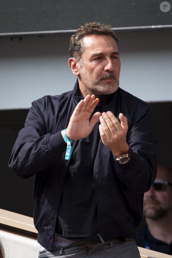 Gilles Lellouche en tribunes lors de la finale messieurs des Internationaux de France de Tennis de Roland Garros 2025 (jour 15), à Paris, France, le 8 juin 2025. © Cyril Moreau/Bestimage