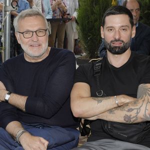 Voilà une nouvelle à laquelle personne ne s'attendait 

Exclusif - Laurent Ruquier et son compagnon Hugo Manos 
Inauguration de la place Line Renaud a Rueil-Malmaison.
© Jlppa / Bestimage