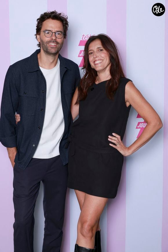 Sur Instagram, Carole Tolila a tenu à lui apporter son soutien en rappelant une vérité du milieu : "Dans nos métiers, on peut perdre chaque saison notre travail".

Exclusif - Carole Tolila et Thomas Isle à la soirée "Télé 7 Jours Summer Party" à Paris, le 4 septembre 2025. 

Photo : Christophe Aubert / Bestimage