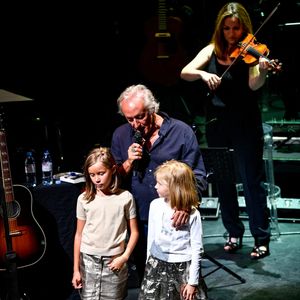 Lola et Louise (ses jumelles de 13 ans) l'obligent aussi à suivre leurs rythmes

Exclusive - Didier Barbelivien en concert a l Olympia de Paris, France le 14 Septembre 2019. Photo by Julien Zannoni/APS-Medias