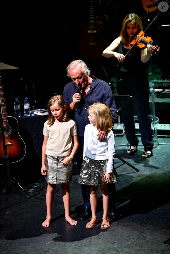 Lola et Louise (ses jumelles de 13 ans) l'obligent aussi à suivre leurs rythmes

Exclusive - Didier Barbelivien en concert a l Olympia de Paris, France le 14 Septembre 2019. Photo by Julien Zannoni/APS-Medias