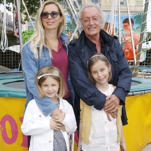 Didier Barbelivien, sa femme Laure et leurs filles Louise et Lola - Soirée d'inauguration de la 36ème Fête Foraine des Tuileries au Jardin des Tuileries à Paris. Le 21 juin 2019
© Marc Ausset-Lacroix / Bestimage