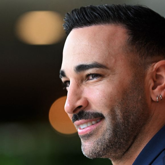 "Je lui dis “je vais courir”, vous savez ce qu’elle m’a répondu ? Elle m’a répondu : “Si j’avais su, je serais partie ce soir”", a-t-il déclaré, confiant alors que c’était pour cette raison qu’il s’était vexé.

Adil Rami au Village de Roland Garros le 01 juin 2025 à Paris, France. Photo de ABACAPRESS.COM