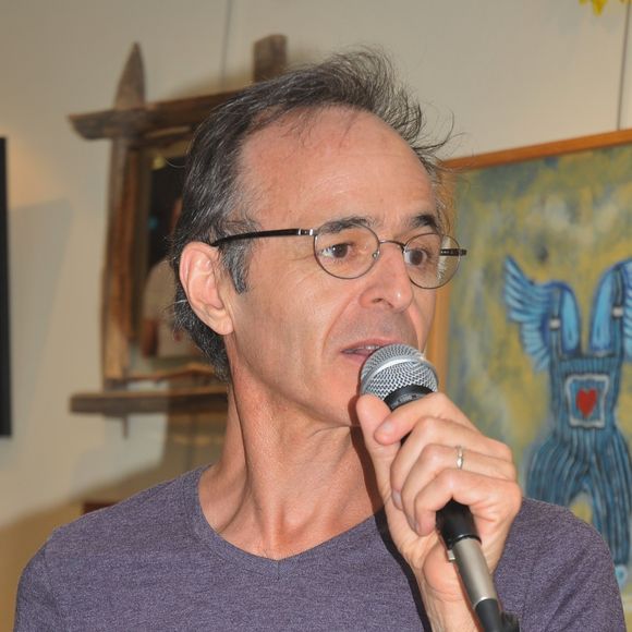 Jean-Jacques Goldman - Vente aux enchères à l'occasion du 20ème anniversaire du spectacle "Les Vendanges du Coeur" à Ouveillan, près de Narbonne (Aude) au profit des "Restos du Coeur" le 20 juillet 2014.  

Photo : ROBERT FAGES / BESTIMAGE