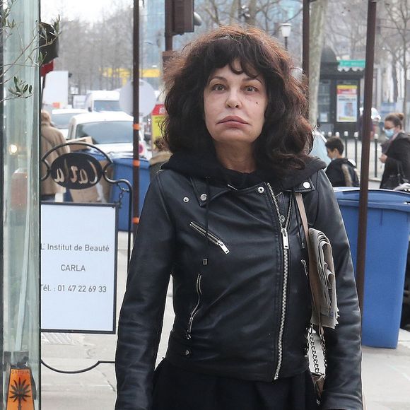 La comédienne devait se produire au Zénith de Pau ce 24 avril

Exclusif - Isabelle Mergault - Arrivées et sorties dans les studios RTL à Paris. Le 23 février 2021. Panoramic / Bestimage