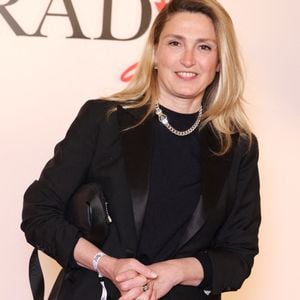 Julie Gayet participe au photocall Le Diable s'habille en Prada 2 qui se tient au Grand Rex, le 27 avril 2026 à Paris, France. Photo by Jerome Dominé/ABACAPRESS.COM