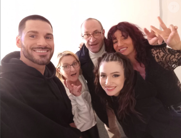 Lénie avec Jordan Mouillerac, sa maman et d'autres proches - Instagram, 31 mars 2025