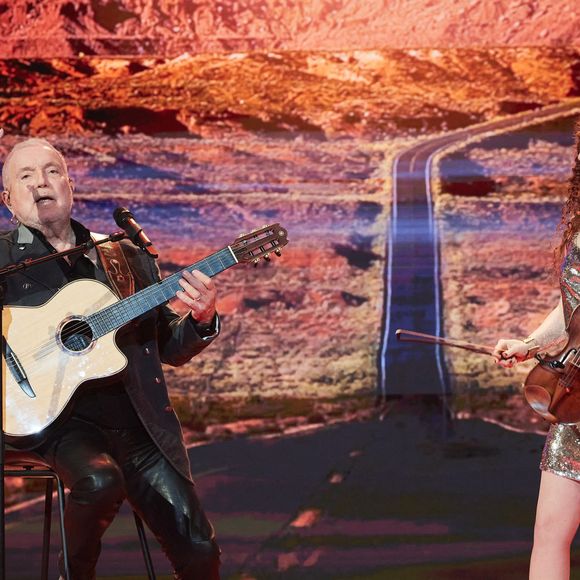 Exclusif - Bernard Lavilliers et Camille Berthollet lors de l’enregistrement de l’émission “Les stars s’unissent pour le Sidaction” au théâtre Marigny à Paris, France, le 11 mars 2025. L’émission sera diffusée en prime le 22 mars sur France 2. © Guirec-Moreau/ Bestimage