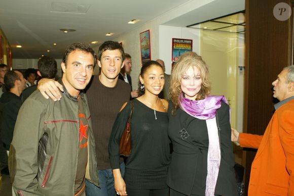 Armande Altaï revient sur son arrivée à la "Star Academy" 1 dans l’émission "Vie privée, vie publique" animée par Mireille Dumas. 

Archives - Nikos Aliagas, Alexandre Balduzzi, Aurélie Konaté (Star Academy 2) et Armande Altaï lors de la première '''Demoiselles de Rochefort'' à Paris. © Frédéric Piau/Bestimage