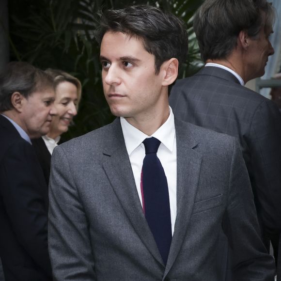 Gabriel Attal - Dîner de La Revue des Deux Mondes au Cercle de l’Union Interalliée dont l’invité d’honneur était Gabriel Attal à Paris le 20 janvier 2025. Lundi 20 janvier - Marc Ladreit de Lacharrière recevait Gabriel Attal pour le premier dîner du Cercle de la Revue des Deux Mondes de l'année 
 
Les salons du Cercle Interallié ont fait salle comble ce lundi, réunissant de nombreuses personnalités du monde des affaires, de la culture ou encore de la diplomatie, venues écouter l'ancien Premier ministre.
 
Etaient notamment présents à cette soirée prestigieuse, le Chancelier de l’Institut de France Xavier Darcos, l’ancien préfet Pierre de Bousquet de Florian et les principaux ambassadeurs d’Europe, dont l’ambassadrice de Grande-Bretagne Menna Rawlings.
 
Le cinéma était notamment très bien représenté par les réalisateurs Jean-Jacques Annaud, Yamina Benguigui et Vincent Duquesne. Du côté des affaires, on a pu y voir Laurent Dassault, Philippe Benacin, Augustin de Romanet et Philippe Palazzi.
 
Quant au monde de la culture, celui-ci comptait de nombreux représentants de qualité, avec Christophe Leribault, Emmanuel Kasarhérou, Adrien Goetz, Eléonore de Lacharrière, Pierre Sellal, Frédéric Jousset, Francine Mariani-Ducray ou encore Nathalie Obadia.
 
Une soirée exceptionnelle pour une rentrée réussie et riche de débats ! © Jack tribeca/Bestimage