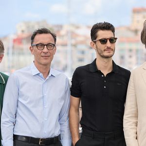 Les co-réalisateurs Matthieu Delaporte et Alexandre de La Patellière, Pierre Niney, le producteur Dimitri Rassam - Photocall du film "Le comte de Monte Cristo" (Hors Compétition) lors du 77ème Festival International du Film de Cannes (14 - 25 mai 2024), le 23 mai 2024. 
© Moreau / Jacovides / Bestimage