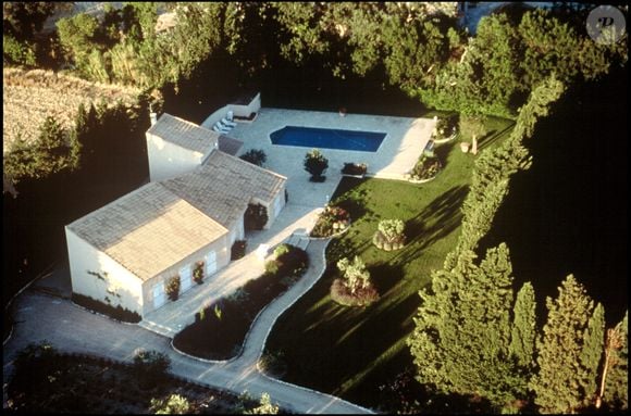 En effet, à l'époque, Abraham Drucker possédait une maison à Maussane-les-Alpilles, également proche des Baux de Provence.

Archives - Maison de Michel Drucker à Mausanne