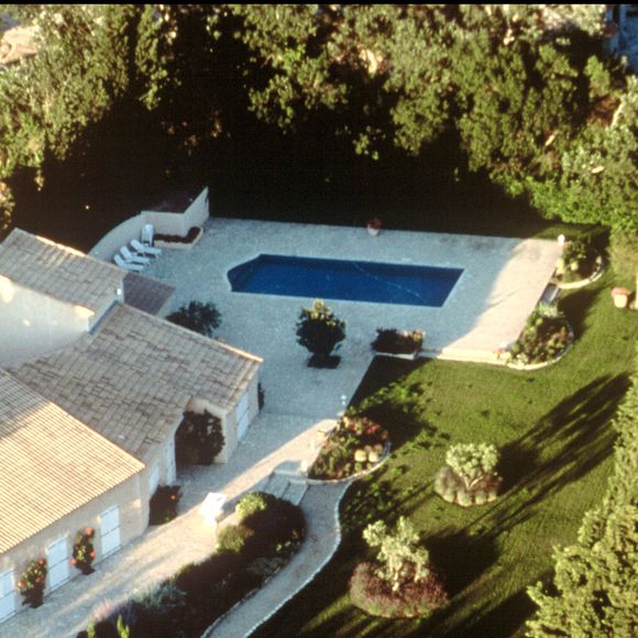 En effet, à l'époque, Abraham Drucker possédait une maison à Maussane-les-Alpilles, également proche des Baux de Provence.

Archives - Maison de Michel Drucker à Mausanne