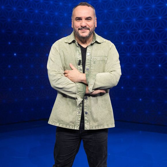 Exclusif - François-Xavier Demaison en backstage de l'enregistrement de l'émission "La Boîte à secrets", présentée par F.Bollaert et diffusée le 9 janvier 2026 sur France 3, dans les studios du Lendit à Saint-Denis, France, le 2 décembre 2025. © Cyril Moreau/Bestimage