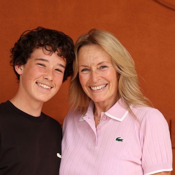Estelle Lefébure s’est confiée dans les colonnes du magazine “ELLE”.

Estelle Lefébure et son fils Giuliano Ramette au photocall du village lors des Internationaux de France de Tennis de Roland Garros 2026, à Paris, France. © Dominique Jacovides/Bestimage