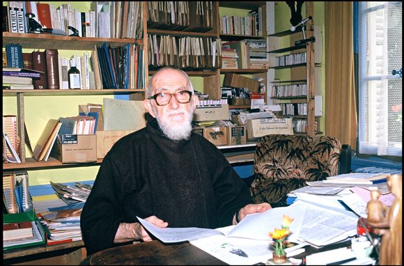 Archives - L'abbé Pierre chez lui à Esteville en Seine-Maritime le 28 août 1992
GRANDEMANGE / BESTIMAGE