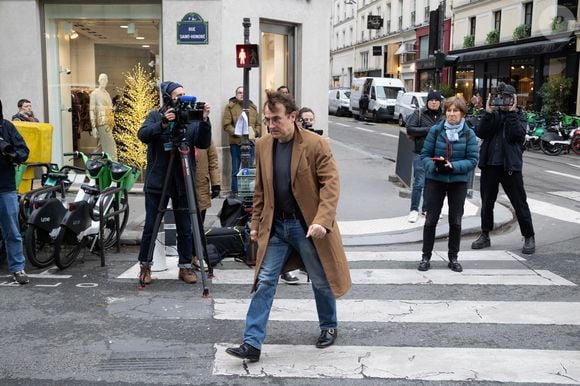 Albert Dupontel lors de la cérémonie d'enterrement de l'acteur franco-danois Niels Arestrup devant l'église Saint-Roch à Paris, le 10 décembre 2024. Niels Arestrup, décédé le 1er décembre 2024 à l'âge de 75 ans, était un pilier du théâtre et du cinéma français depuis les années 1970, mais son profil a été rehaussé au niveau international au cours de la première décennie de ce siècle par deux films réalisés par Jacques Audiard. Photo par Nasser Berzane/ABACAPRESS.COM