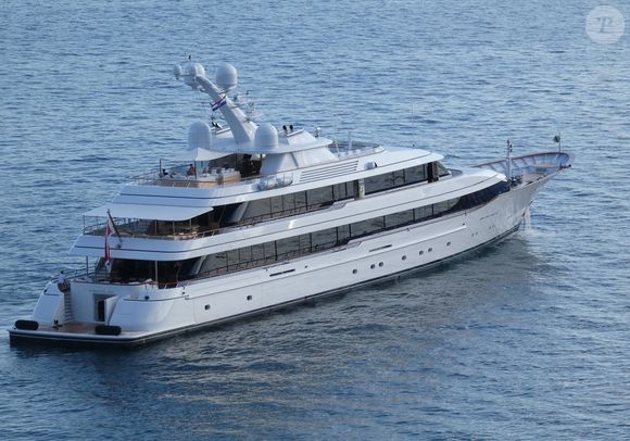 Exclusif - Amancio Ortega et sa femme Flora Pérez en vacances en famille sur un yacht à Split en Croatie. Amancio est le propriétaire du groupe de mode Inditex, auquel appartient les marques Zara, Berschka, Pull & Bear.... Le 3 aout 2019.