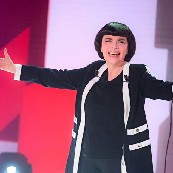 Exclusif - Mireille Mathieu - Enregistrement de l'émission "Vivement dimanche" aux studios Rive Gauche, présentée par M.Drucker et diffusée le 5 octobre 2025 sur France 3.
Guillaume Gaffiot/Bestimage