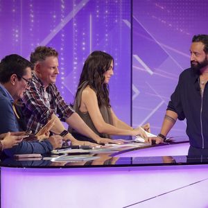 Exclusif - Olivier Dartigolles, Valérie Benaim, Matthieu Delormeau, Cyril Hanouna, sur le plateau de  TBT9 présenté par C.Hanouna, et diffusé en direct sur W9, Paris, France, le 08 octobre 2025. © Jack Tribeca / Bestimage