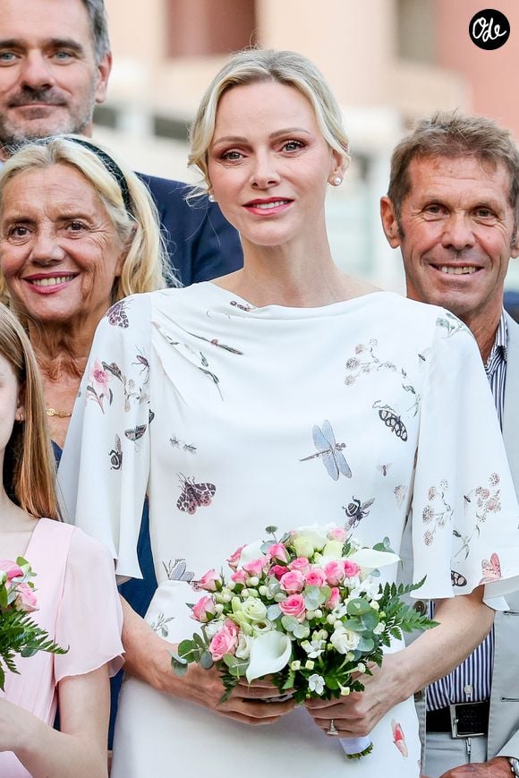La princesse Charlène a partagé des conseils sur son rôle de maman.

La princesse Charlene entourée des membres du Conseil Municipal ont participé au traditionnel pique-nique des Monégasques « U Cavagnëtu » au parc Princesse Antoinette, à Monaco, le 19 septembre 2026.  © Claudia Albuquerque/Bestimage
