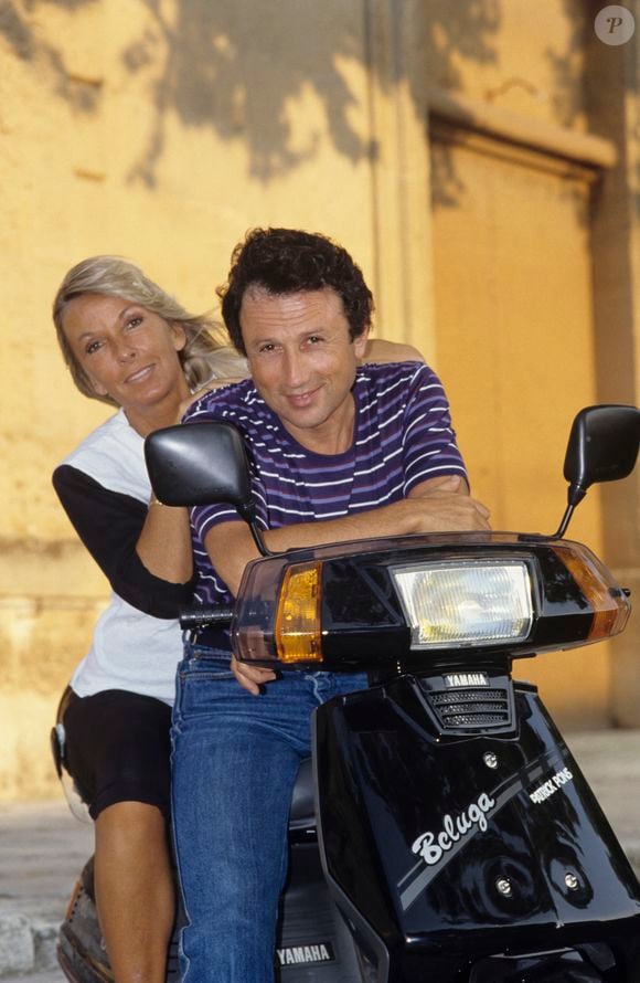 Archives -En France, en vacances dans les Alpilles, Michel DRUCKER et sa femme Dany SAVAL. Date inconnue
© Alain Canu via Bestimage