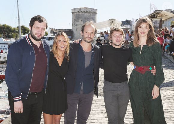 Karim Leklou, Alice Belaïdi, Thomas Lilti, Zacharie Chasseriaud et Louise Bourgoin pour la série télévisée "Hippocrate" au photocall du quatrième jour du festival international du film de La Rochelle, le 15 septembre 2018. 

Photo : Patrick Bernard / Bestimage
