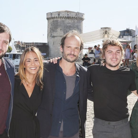Karim Leklou, Alice Belaïdi, Thomas Lilti, Zacharie Chasseriaud et Louise Bourgoin pour la série télévisée "Hippocrate" au photocall du quatrième jour du festival international du film de La Rochelle, le 15 septembre 2018. 

Photo : Patrick Bernard / Bestimage