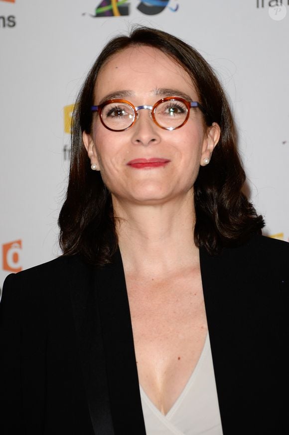 Choisie par l'Arcom, le régulateur de l'audiovisuel face à trois autres candidats, la PDG avait marqué l'histoire du groupe - il y a cinq ans - en étant la première dirigeante à être reconduite après un premier mandant entamé en 2015.

Delphine Ernotte Cunci au photocall de France Télévisions, pour la présentation de la nouvelle dynamique 2016-2017, à Paris, le 29 juin 2016. © Guirec Coadic/Bestimage