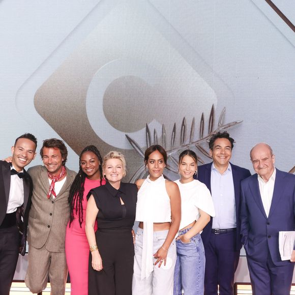 Exclusif - Mohamed Bouhafsi, Bertrand Chameroy, Fanta Kebe, Anne-Elisabeth Lemoine, Amel Bent, Shirel Nataf, Patrick Cohen, Pierre Lescure sur le plateau de l'émission "C à vous" lors du 78ème Festival International du Film de Cannes, France, le 22 mai 2025. © Jack Tribeca/Bestimage