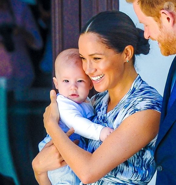 Le prince Harry et Meghan Markle présentent leur fils Archie à Desmond Tutu à Cape Town, Afrique du Sud le 25 septembre 2019.