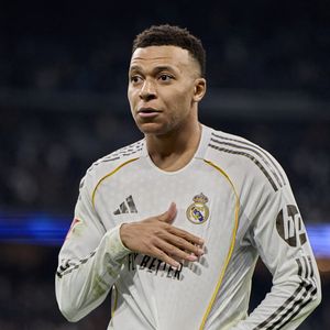 1 février 2026, Madrid, Madrid, Espagne : Kylian Mbappé du Real Madrid CF célèbre après avoir marqué un but pendant le match de football de la Liga entre le Real Madrid CF et le Rayo Vallecano au stade Santiago Bernabeu à Madrid, Espagne, le 1er février 2026 (Image de crédit : © Ruben Albarran/ZUMA Press Wire / Bestimage)