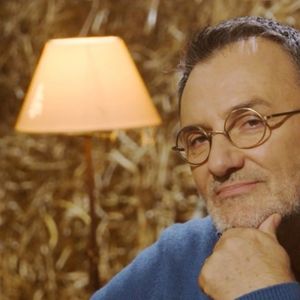 Frédéric Lopez aux commandes du nouveau numéro d'"Un dimanche à la campagne" ce dimanche 30 mars 2025. (Capture d'écran).