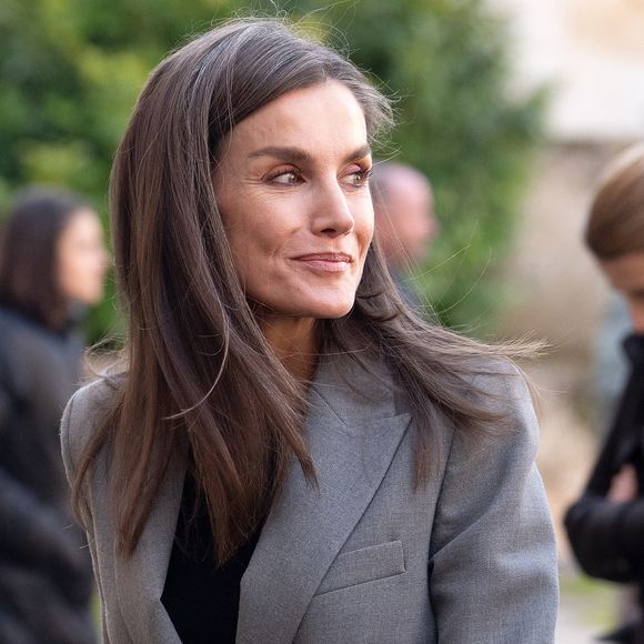 Le névrome de Morton provoque de fortes douleurs dans le pied

La reine Letizia d’Espagne participe à la cérémonie de clôture du XVIIe Séminaire international sur la langue et le journalisme au monastère de Yuso à San Millán de la Cogolla, le 17 décembre 2024. 
© Lalo Yasky / Bestimage