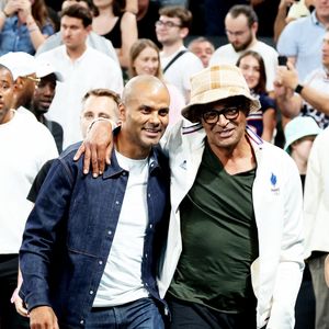 Tony Parker et Yannick Noah - Les célébrités en tribunes pendant l'épreuve de basketball de Demi-Finale opposant la France à l'Allemagne lors des Jeux Olympiques de Paris 2024 (JO) à l'Arena Bercy, à Paris, France, le 8 août 2024. © Jacovides-Perusseau/Bestimage
