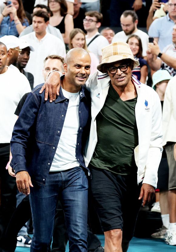 Tony Parker et Yannick Noah - Les célébrités en tribunes pendant l'épreuve de basketball de Demi-Finale opposant la France à l'Allemagne lors des Jeux Olympiques de Paris 2024 (JO) à l'Arena Bercy, à Paris, France, le 8 août 2024. © Jacovides-Perusseau/Bestimage