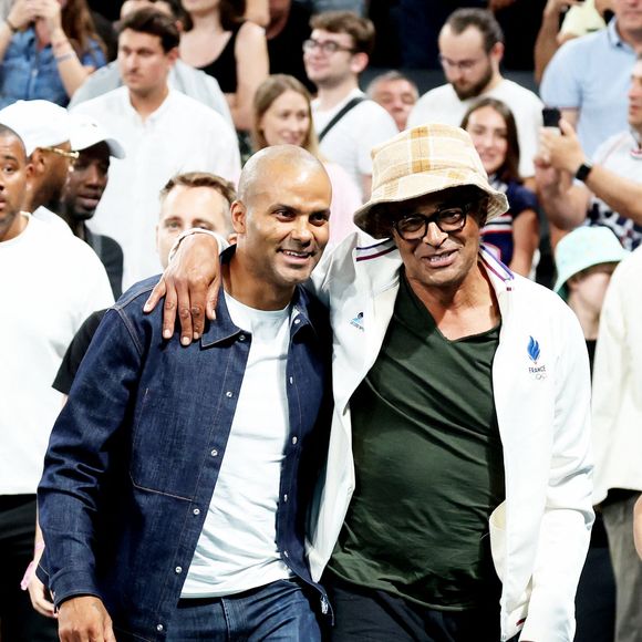 Tony Parker et Yannick Noah - Les célébrités en tribunes pendant l'épreuve de basketball de Demi-Finale opposant la France à l'Allemagne lors des Jeux Olympiques de Paris 2024 (JO) à l'Arena Bercy, à Paris, France, le 8 août 2024. © Jacovides-Perusseau/Bestimage