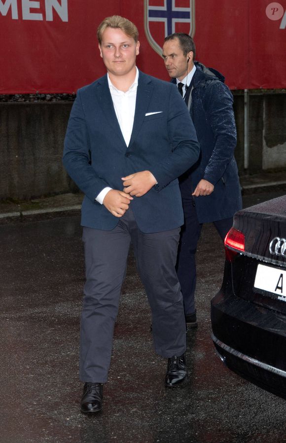 Le prince Sverre Magnus de Norvège lors du match de qualification pour la Coupe du monde masculine entre la Norvège et l'Italie lors de la troisième journée du groupe I au stade Ullevaal à Oslo, Norvège, le 6 juin 2025. Photo by Dana Press / Bestimage