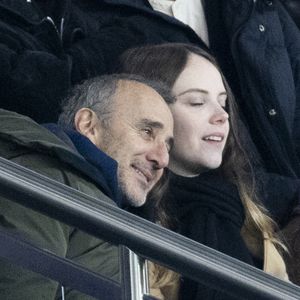 Elie Semoun et sa compagne Aude Fraineau dans les tribunes lors du match de Ligue 1 Uber Eats "PSG - Monaco (5-2)" au Parc Des Princes, le 24 novembre 2023.
© Cyril Moreau/Bestimage