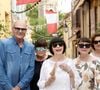 Pour marquer cette nouvelle décennie, la chanteuse a d’abord retrouvé sa fratrie au complet à Avignon avant de poursuivre les festivités à Saint-Tropez.

Exclusif - Sonia Avelin, Hervé Marc, Christiane Mathieu , Mireille Mathieu, Monique Mathieu et Catherine Madard - La visite annuelle de Mireille Mathieu à Saint-Tropez, s'est déroulée par un passage à l'église du village et une visite à son amie du restaurant "Le Caprice des deux". © Sophie louvet / Nice-Matin / Bestimage