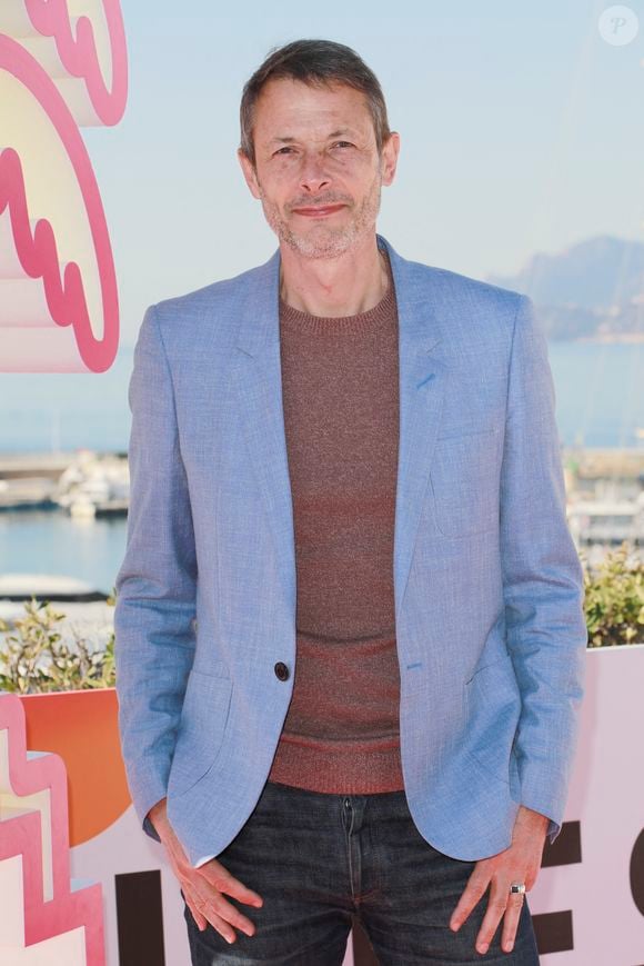 Jean-Xavier de Lestrade producteur de JEUX D'INFLUENCE, LES COMBATTANTES
CANNESERIES SAISON 5 au Palais des Festivals et des Congrès de Cannes, mardi 5 avril 2022. © Christophe Aubert via Bestimage