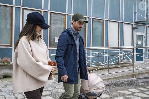 La princesse Sofia, le prince Carl Philip et leur fille quittent l'hôpital Danderyds près de Stockholm, en Suède le 8 février 2025. Photo par Dana Press / Bestimage