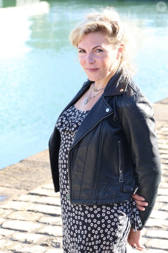 Anne-Elisabeth Blateau lors du photocall de la série "Scènes de ménages" lors de la 25ème édition du Festival de la fiction de la Rochelle, France, le 13 septembre 2023. © Denis Guignebourg/BestImage