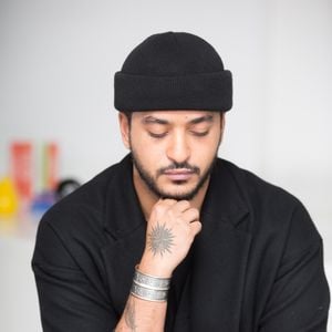 Cette actualité artistique s’inscrit dans une période compliquée, marquée par deux plaintes pour harcèlement sexuel.

Rendez-vous avec le chanteur Slimane (Slimane Nebchi gagnant de la saison 5 de The Voice) dans les locaux de Webedia pour une interview pour Purepeople.

Agence / Bestimage