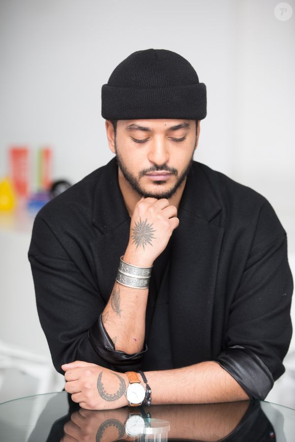 Cette actualité artistique s’inscrit dans une période compliquée, marquée par deux plaintes pour harcèlement sexuel.

Rendez-vous avec le chanteur Slimane (Slimane Nebchi gagnant de la saison 5 de The Voice) dans les locaux de Webedia pour une interview pour Purepeople.

Agence / Bestimage