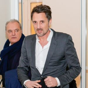 Sorties du procès Vincent Cerutti, pour atteinte sexuelle, pour avoir mordu, à deux reprises, les fesses de sa collaboratrice en 2015, Caroline Barel, au tribunal correctionnel de Paris, France, le 9 décembre 2025.