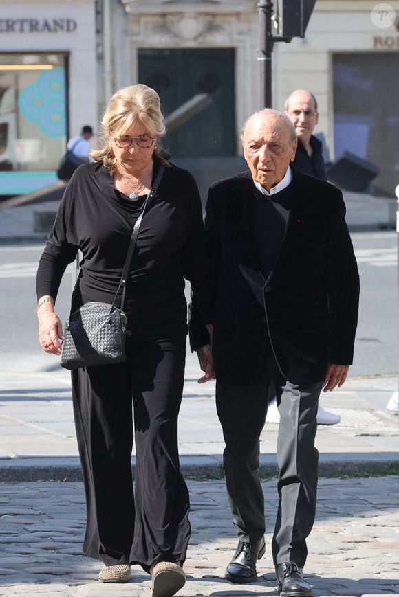 Jacques Séguéla et sa femme Marie - Arrivées aux obsèques de Philippe Labro en l'église de Saint-Germain-des-Prés à Paris le 13 juin 2025. © Dominique Jacovides - Christophe Clovis / Bestimage