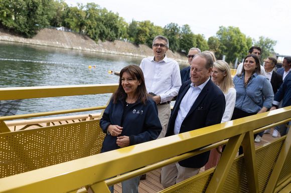 La Maire de Paris, Anne Hidalgo, visite les sites de baignades sur la Seine. Photo par Raphael Lafargue/ABACAPRESS.COM