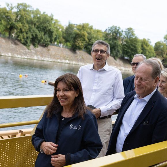 La Maire de Paris, Anne Hidalgo, visite les sites de baignades sur la Seine. Photo par Raphael Lafargue/ABACAPRESS.COM